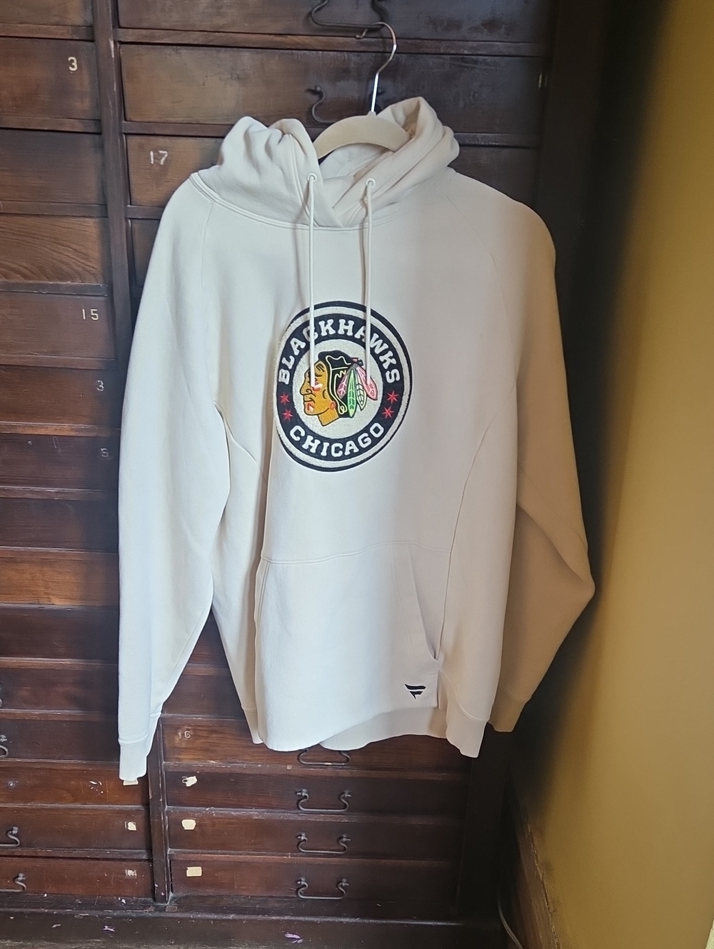 Fanatics Beige Chicago Blackhawks Logo Hoodie